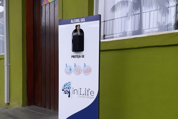 totem-para-alcool-em-gel-personalizado-totem-clean-colegio-in-life9003A720-ADA2-4CCE-08B5-2ECD24AA2C36.jpg